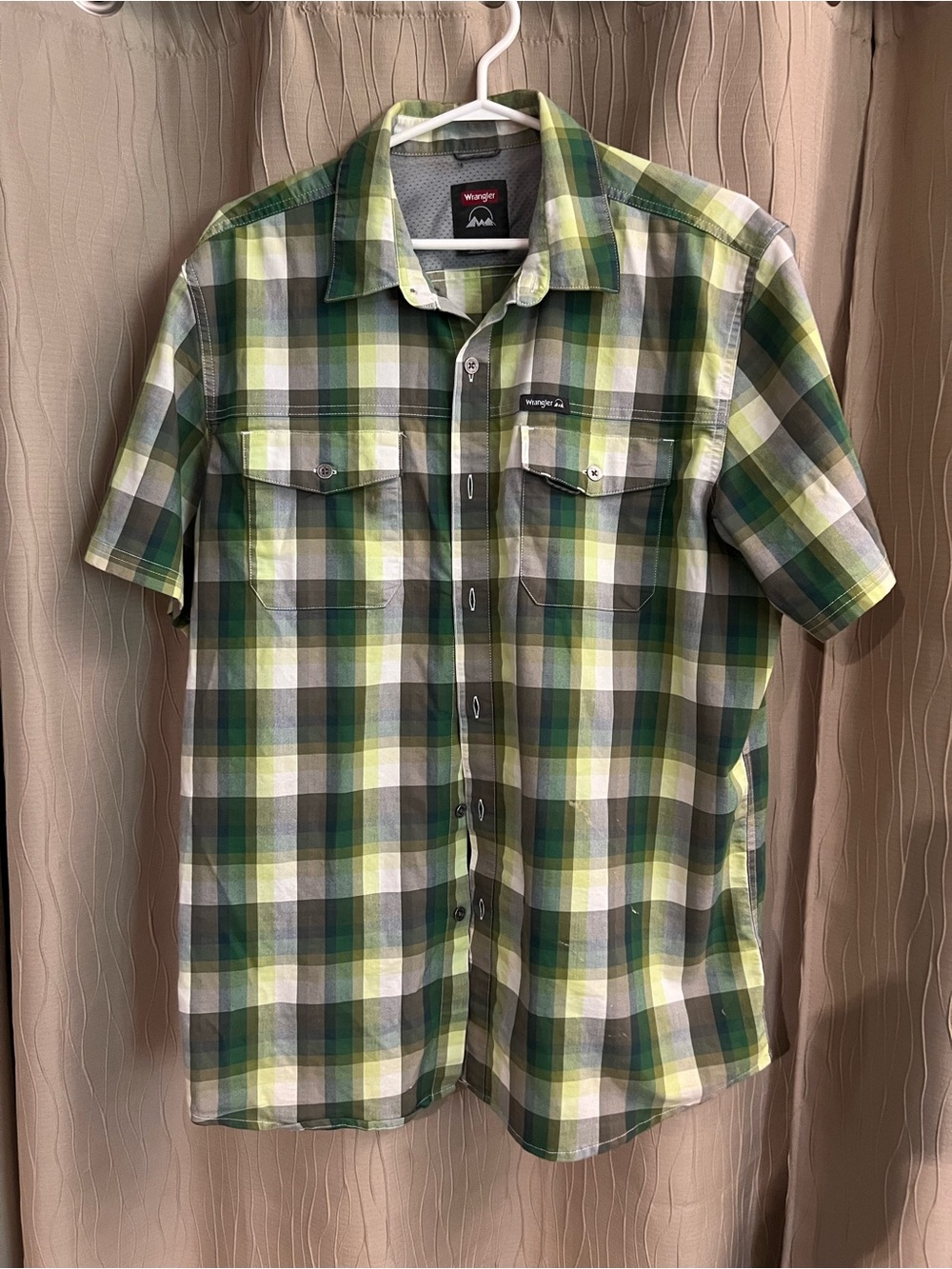 Wrangler Green and White Plaid Short Sleeve Button-Up Shirt